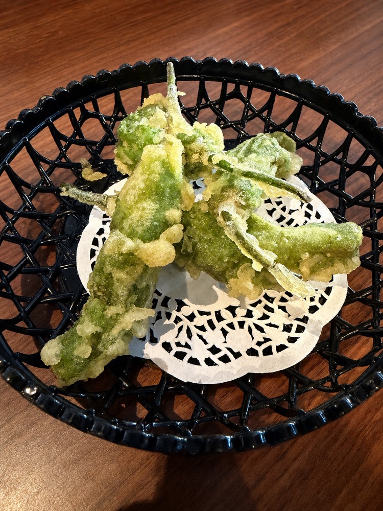 Vegetable tempura served in a woven basket